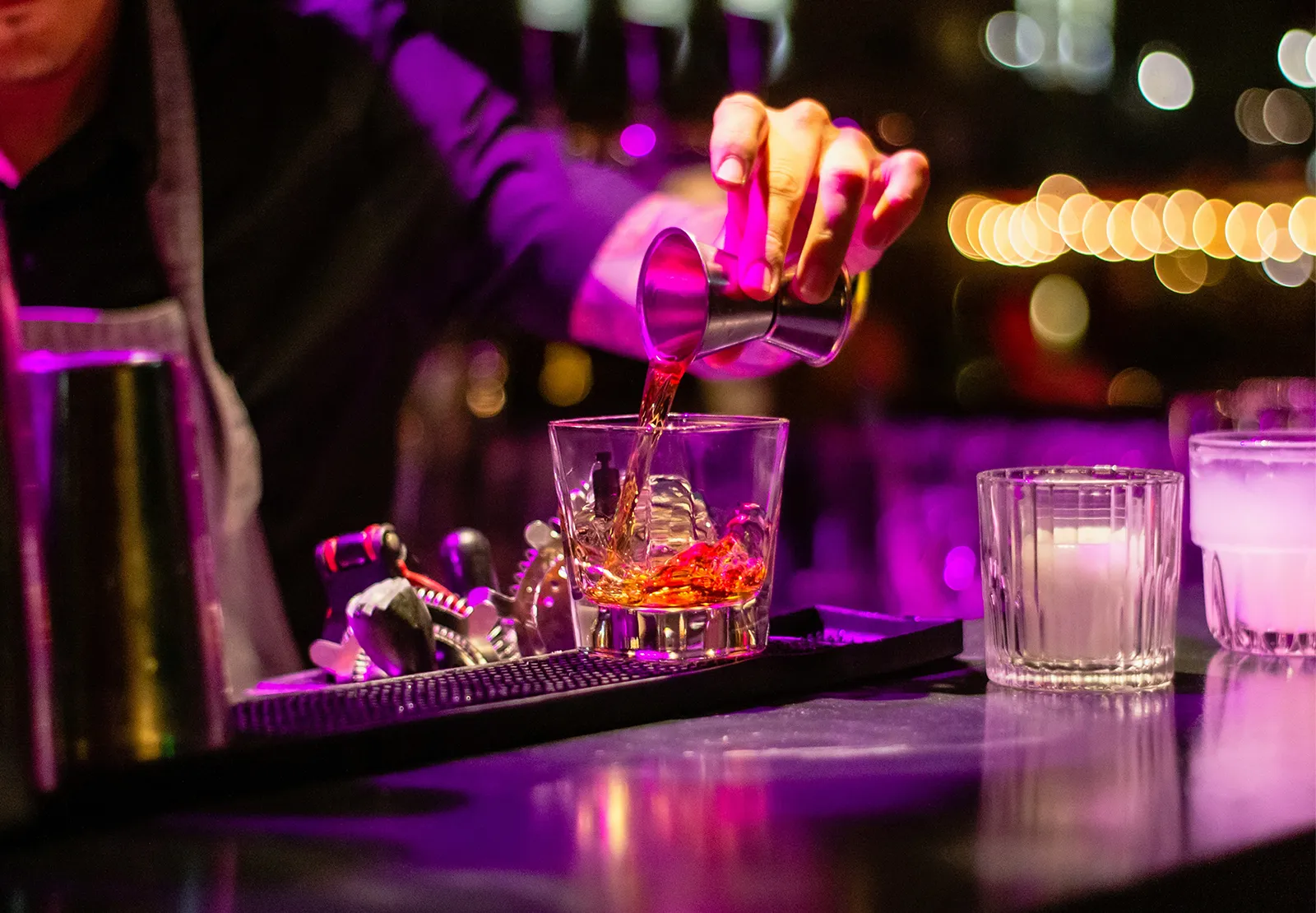 bartender serve drink